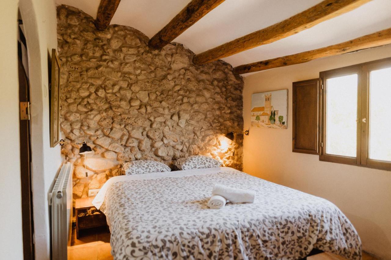 Cal Pau Cruset Guest House Torrellas de Foix Exterior photo