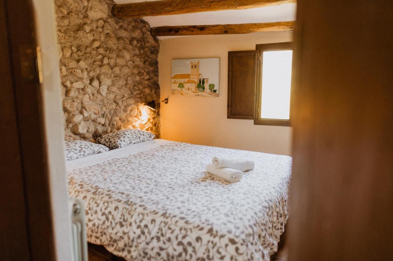 Cal Pau Cruset Guest House Torrellas de Foix Exterior photo