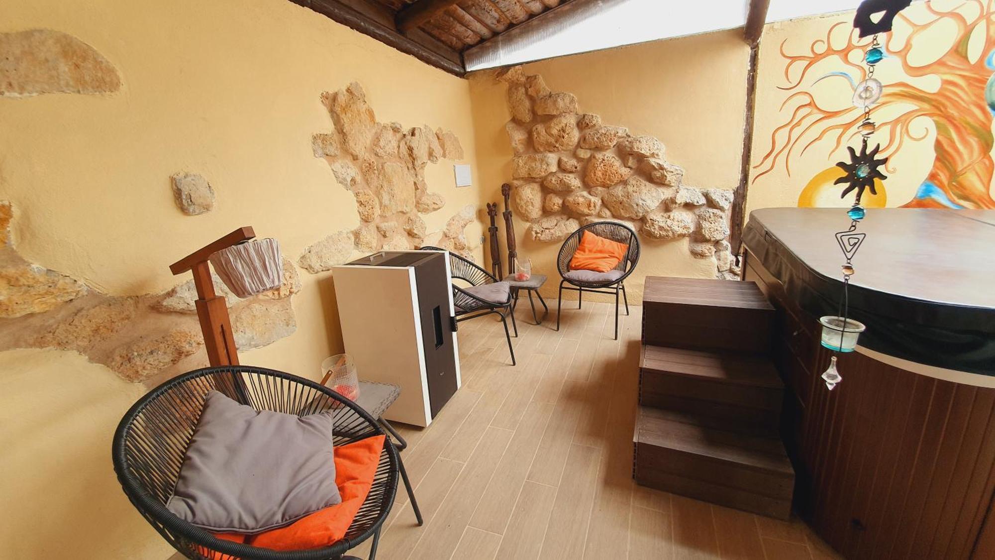 Cal Pau Cruset Guest House Torrellas de Foix Exterior photo